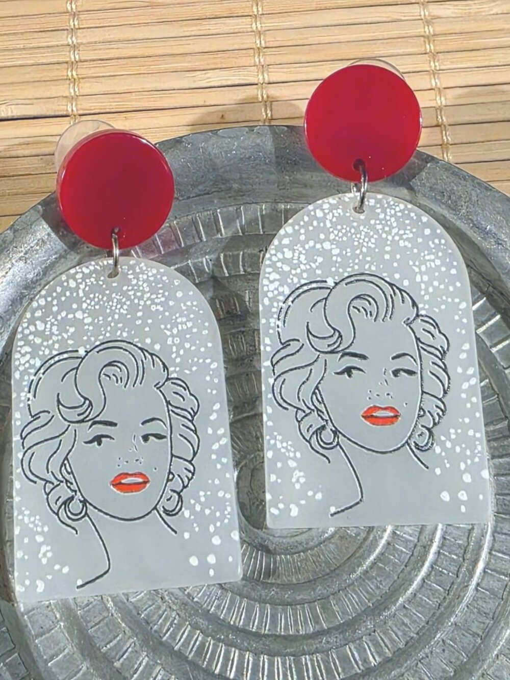 80s Retro Style Marilyn Monroe Red White Vintage Lucite Pendant Dangle earrings